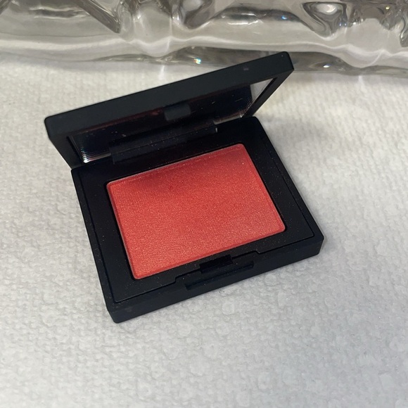 NARS Black Compact - Picture 1 of 4